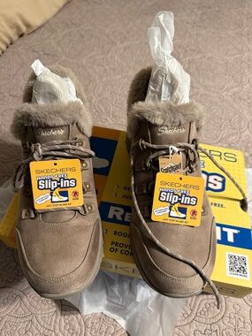 Skechers Women's Taupe Faux-Fur Lace-Up ankle boots slip in EUC